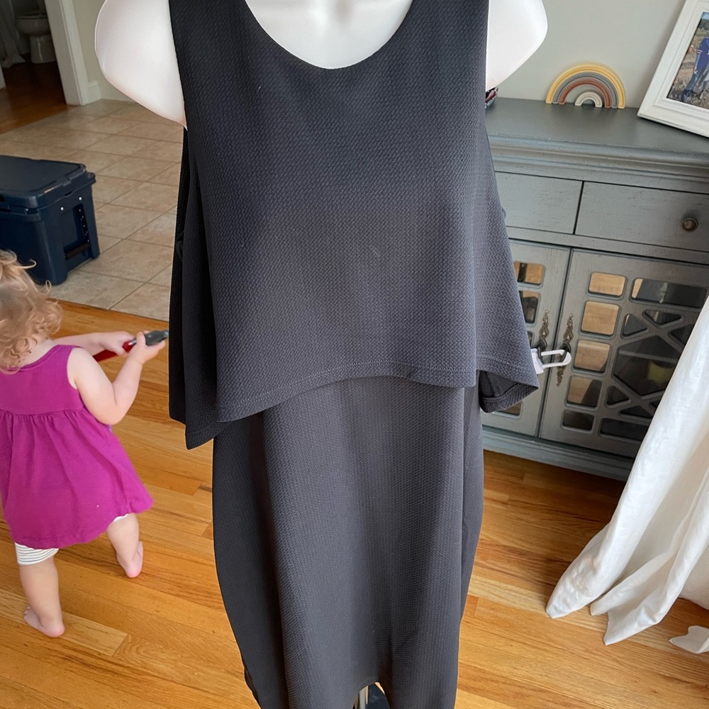 Black sleeveless dress